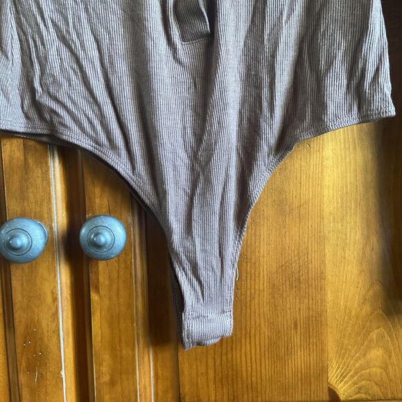 Betro Simone Brown Bodysuit Ribbed Henley Stretch Button-Up Soft Snap Size Small - Picture 5 of 9